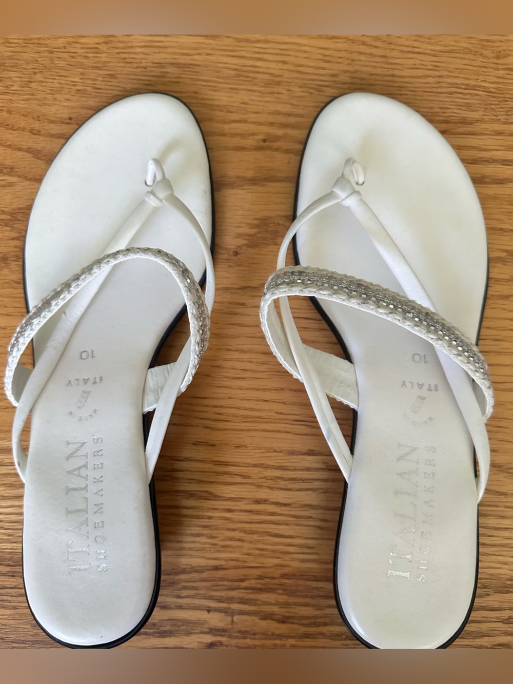 Italian Shoemakers White Silver Sequin Thong Sandals Size 10 Sparkle Fun Summer